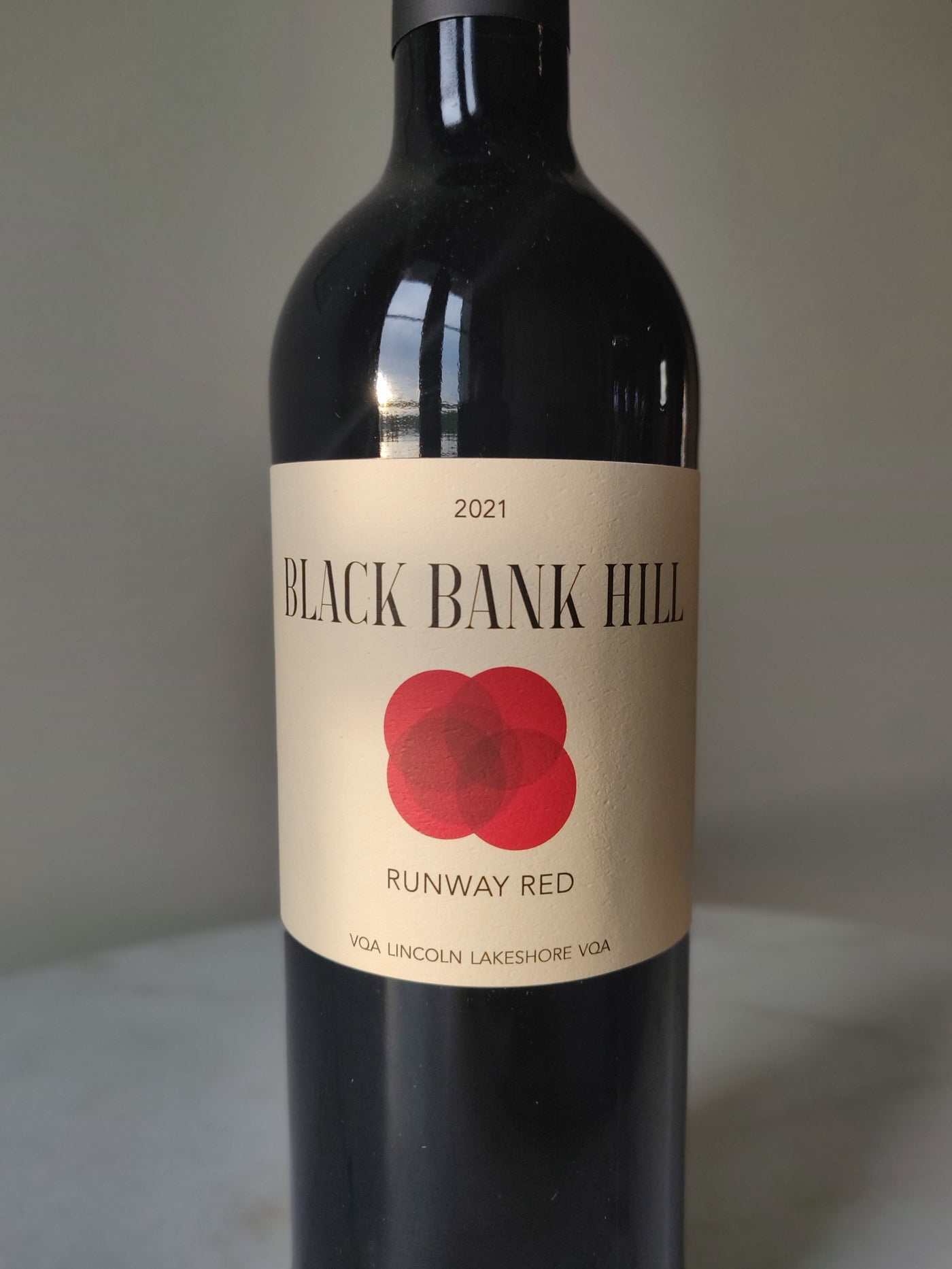 Black Bank Hill 2021 Runway Red, Lincoln Lakeshore VQA
